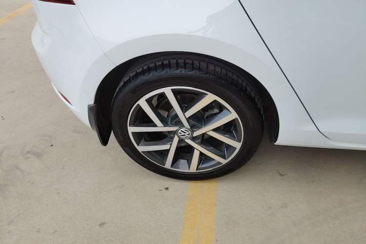 Used Volkswagen Golf 2018 230TSI Automatic Luxury Version Right Rear Wheel Hub