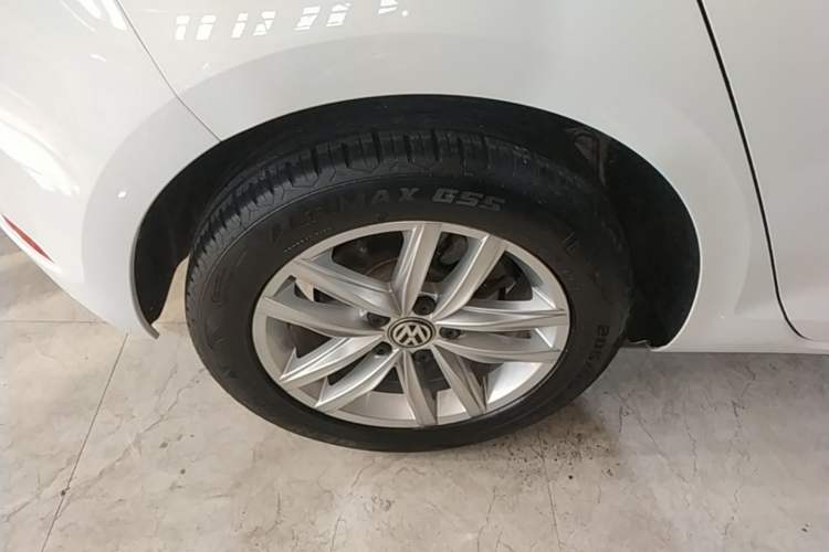 Used Volkswagen Golf 2018 1.6L Automatic Comfort Model Right Rear Wheel Hub