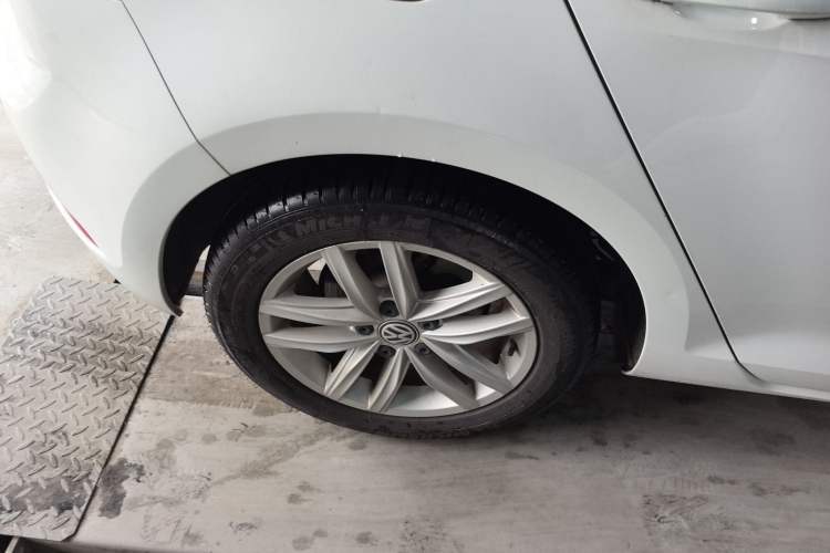 Used Volkswagen Golf 2018 1.6L Automatic Comfort Model Right Rear Wheel Hub