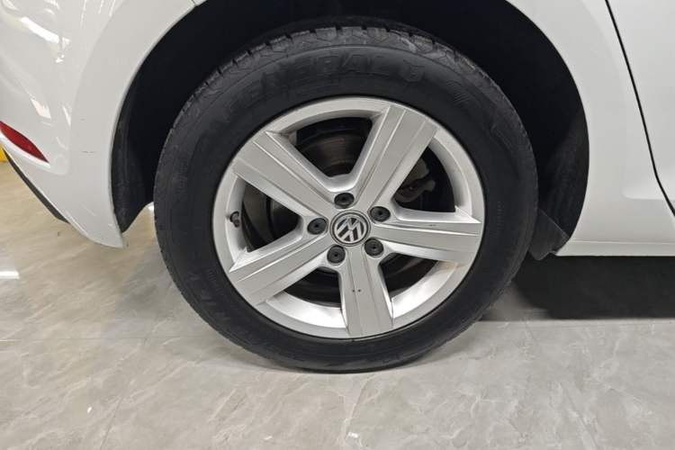 Used Volkswagen Golf 2018 1.6L Automatic Fashion Model Right Rear Wheel Hub
