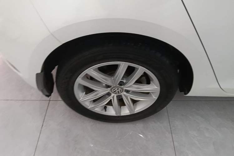 Used Volkswagen Golf 2018 230TSI Automatic Comfort Model Right Rear Wheel Hub