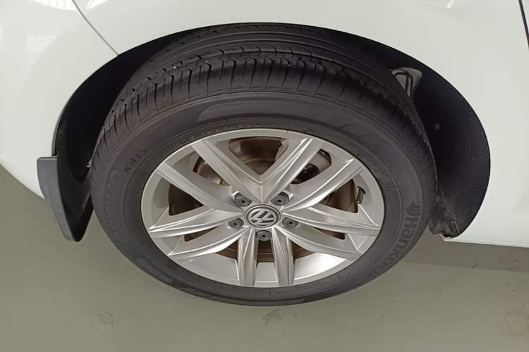 Used Volkswagen Golf 2018 1.6L Automatic Comfort Model Right Rear Wheel Hub