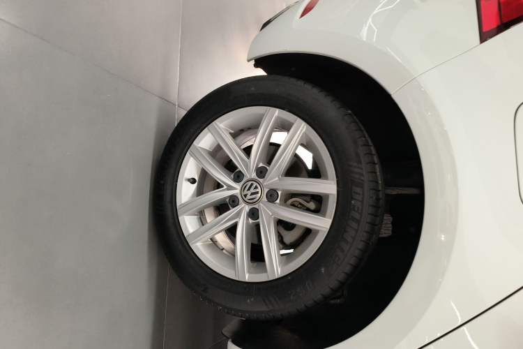 Used Volkswagen Golf 2018 1.6L Automatic Comfort Model Right Rear Wheel Hub