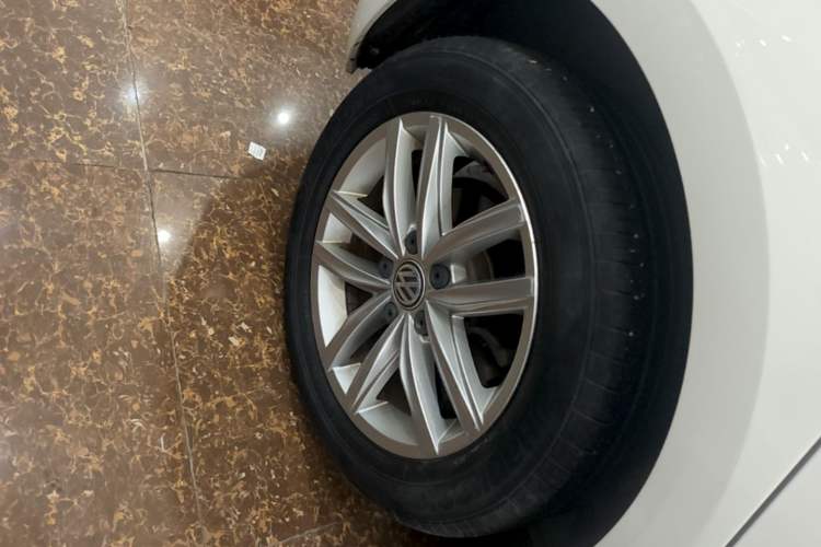 Used Volkswagen Golf 2018 230TSI Automatic Comfort Model Right Rear Wheel Hub