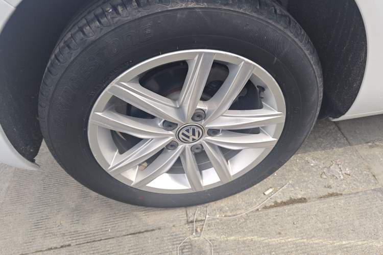 Used Volkswagen Golf 2018 1.6L Automatic Comfort Model Right Rear Wheel Hub