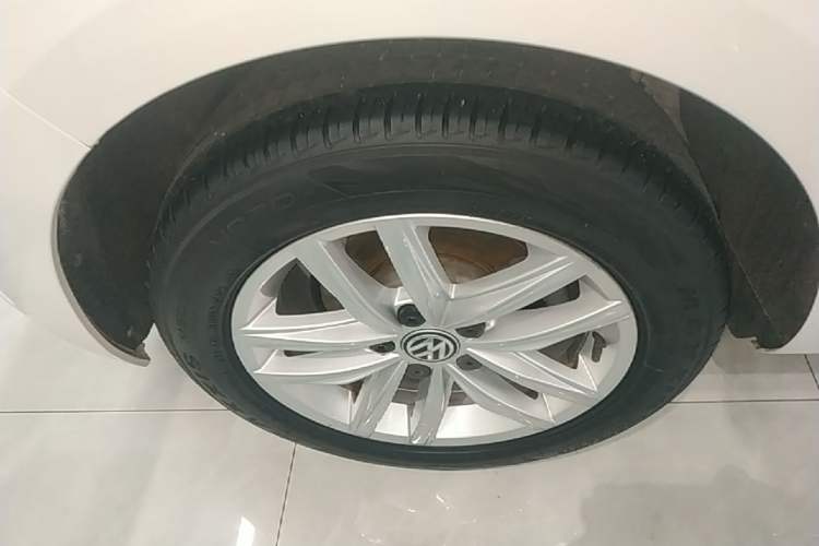 Used Volkswagen Golf 2018 230TSI Automatic Comfort Model Right Rear Wheel Hub