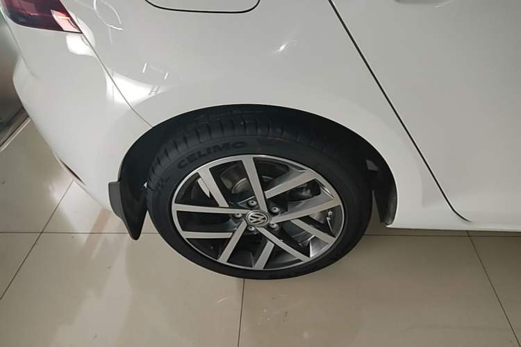 Used Volkswagen Golf 2018 230TSI Automatic Luxury Version Right Rear Wheel Hub