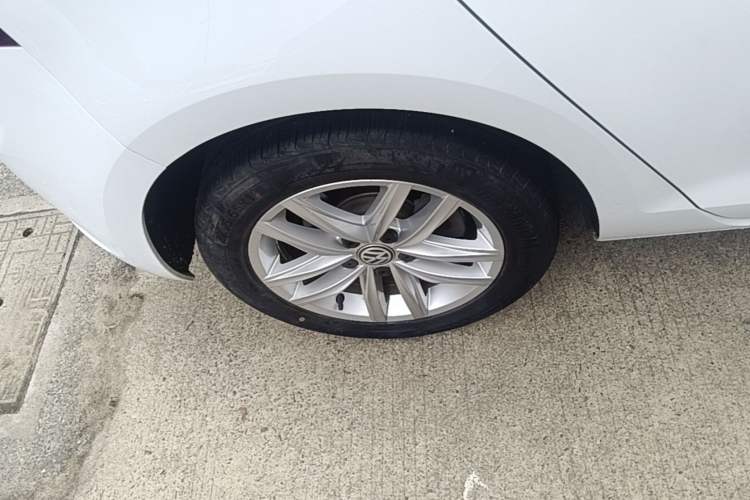 Used Volkswagen Golf 2018 230TSI Automatic Comfort Model Right Rear Wheel Hub