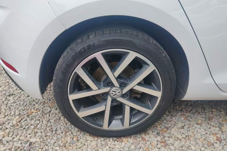 Used Volkswagen Golf 2018 230TSI Automatic Luxury Version Right Rear Wheel Hub