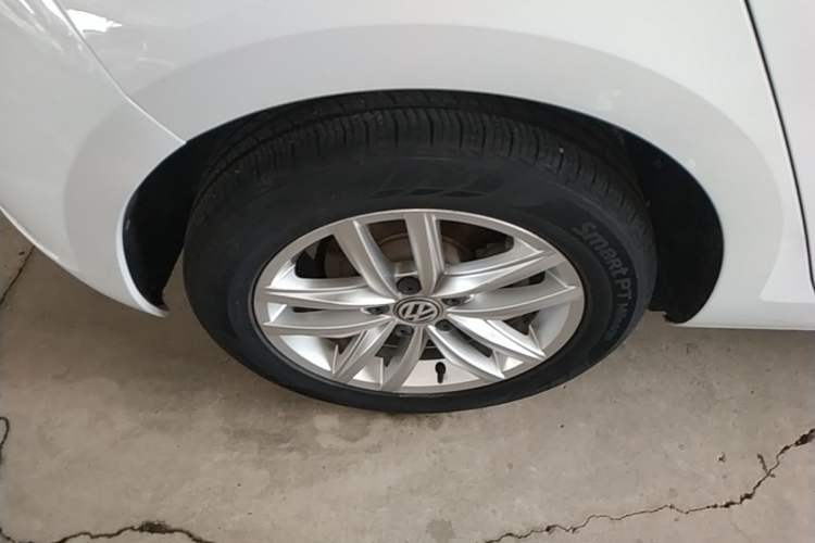 Used Volkswagen Golf 2018 230TSI Automatic Comfort Model Right Rear Wheel Hub
