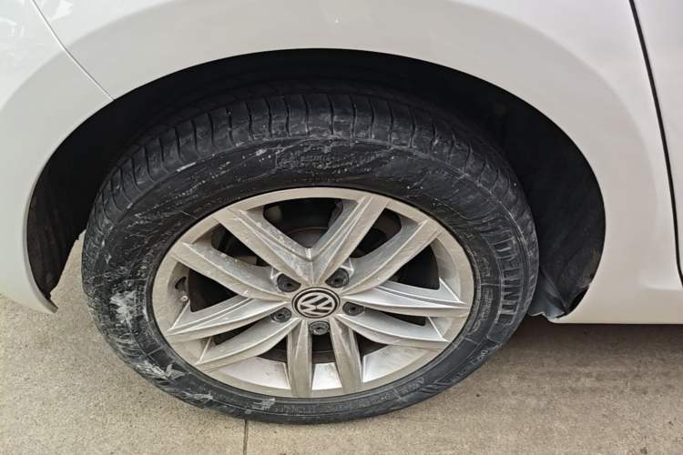Used Volkswagen Golf 2018 1.6L Automatic Comfort Model Right Rear Wheel Hub