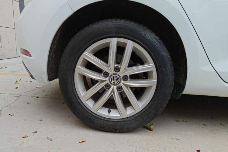 Used Volkswagen Golf 2018 230TSI Automatic Comfort Model Right Rear Wheel Hub