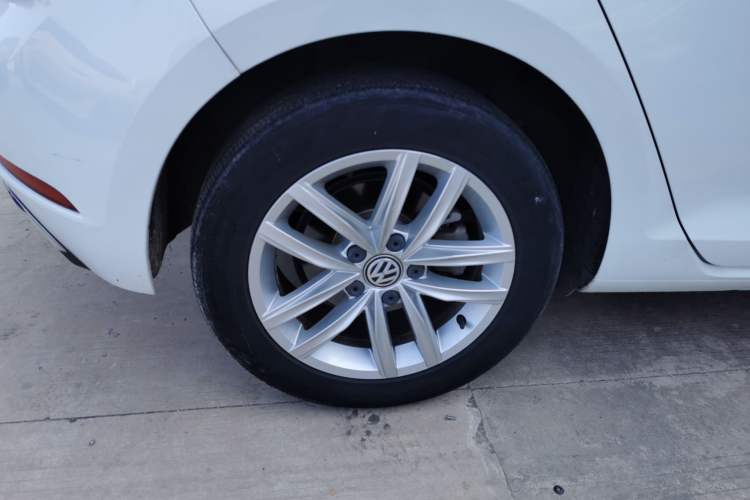 Used Volkswagen Golf 2018 230TSI Automatic Comfort Model Right Rear Wheel Hub