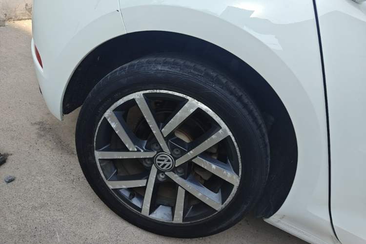 Used Volkswagen Golf 2018 230TSI Automatic Luxury Version Right Rear Wheel Hub