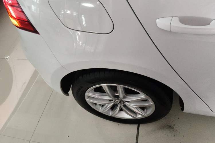 Used Volkswagen Golf 2018 1.6L Automatic Comfort Model Right Rear Wheel Hub