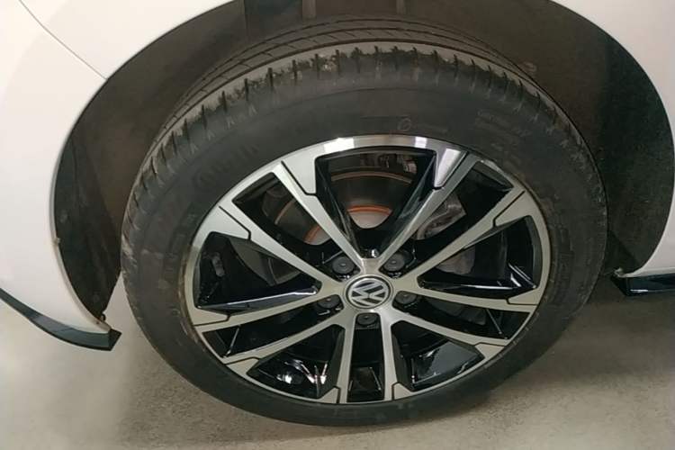 Used Volkswagen Golf 2018 280TSI Automatic R-Line Model Right Rear Wheel Hub