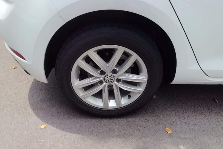 Used Volkswagen Golf 2018 1.6L Automatic Comfort Model Right Rear Wheel Hub