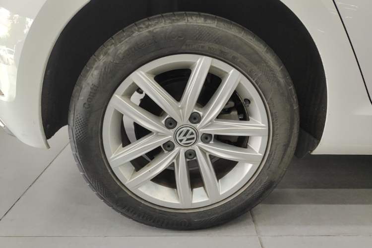Used Volkswagen Golf 2018 230TSI Automatic Comfort Model Right Rear Wheel Hub
