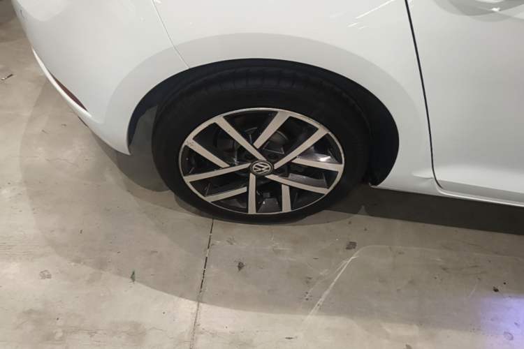 Used Volkswagen Golf 2018 230TSI Automatic Luxury Version Right Rear Wheel Hub