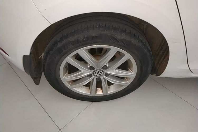 Used Volkswagen Golf 2018 1.6L Automatic Comfort Model Right Rear Wheel Hub