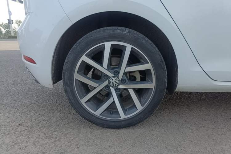 Used Volkswagen Golf 2018 230TSI Automatic Luxury Version Right Rear Wheel Hub