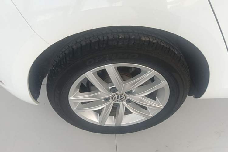 Used Volkswagen Golf 2018 230TSI Automatic Comfort Model Right Rear Wheel Hub