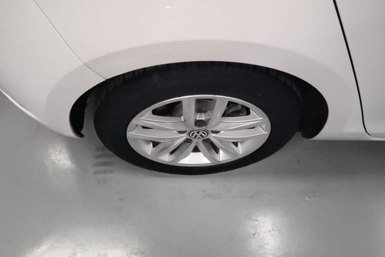 Used Volkswagen Golf 2018 230TSI Automatic Comfort Model Right Rear Wheel Hub