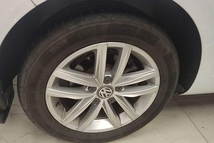 Used Volkswagen Golf 2018 230TSI Automatic Comfort Model Right Rear Wheel Hub