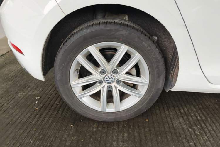 Used Volkswagen Golf 2018 230TSI Automatic Comfort Model Right Rear Wheel Hub