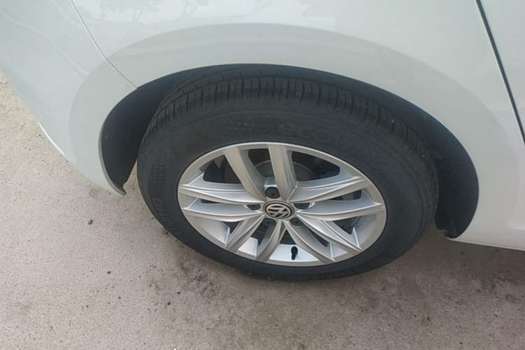 Used Volkswagen Golf 2018 230TSI Automatic Comfort Model Right Rear Wheel Hub