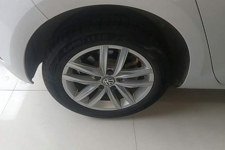 Used Volkswagen Golf 2018 230TSI Automatic Comfort Model Right Rear Wheel Hub