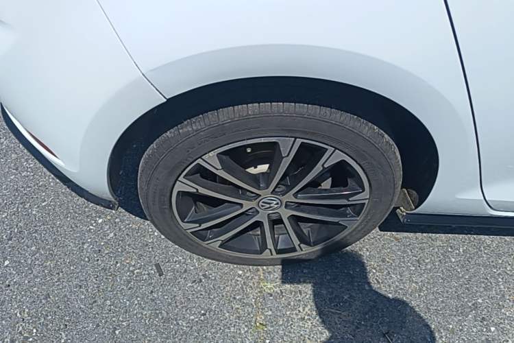 Used Volkswagen Golf 2018 280TSI Automatic R-Line Model Right Rear Wheel Hub