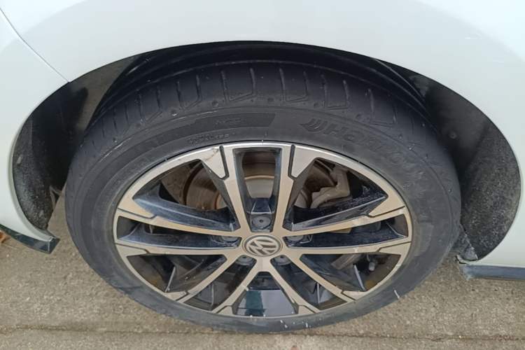 Used Volkswagen Golf 2018 280TSI Automatic R-Line Model Right Rear Wheel Hub