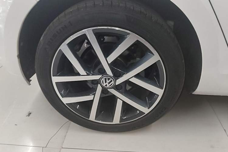 Used Volkswagen Golf 2018 230TSI Automatic Luxury Version Right Rear Wheel Hub