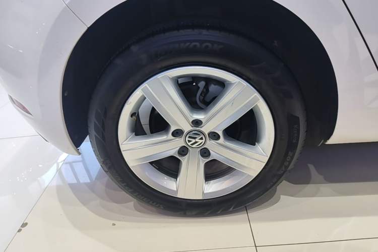 Used Volkswagen Golf 2018 1.6L Manual Fashion Edition Right Rear Wheel Hub