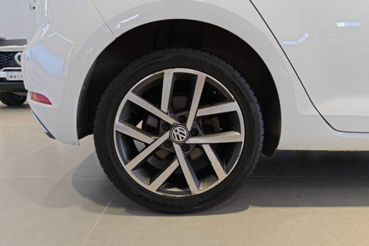 Used Volkswagen Golf 2018 230TSI Automatic Luxury Version Right Rear Wheel Hub