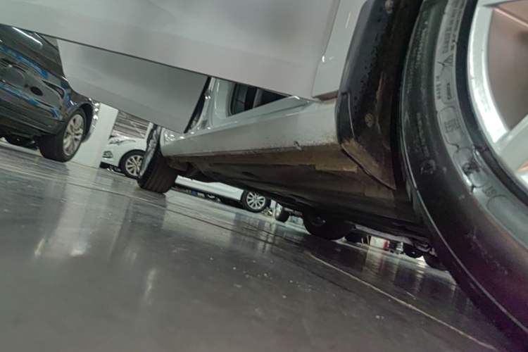 Used Volkswagen Golf 2018 230TSI Automatic Comfort Model Right Side Sill
