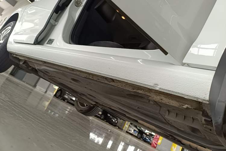 Used Volkswagen Golf 2018 1.6L Automatic Comfort Model Right Side Sill