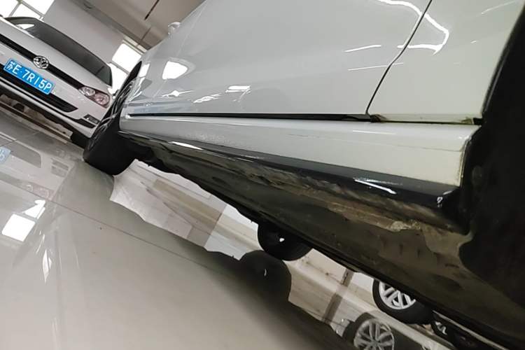 Used Volkswagen Golf 2018 280TSI Automatic R-Line Model Right Side Sill