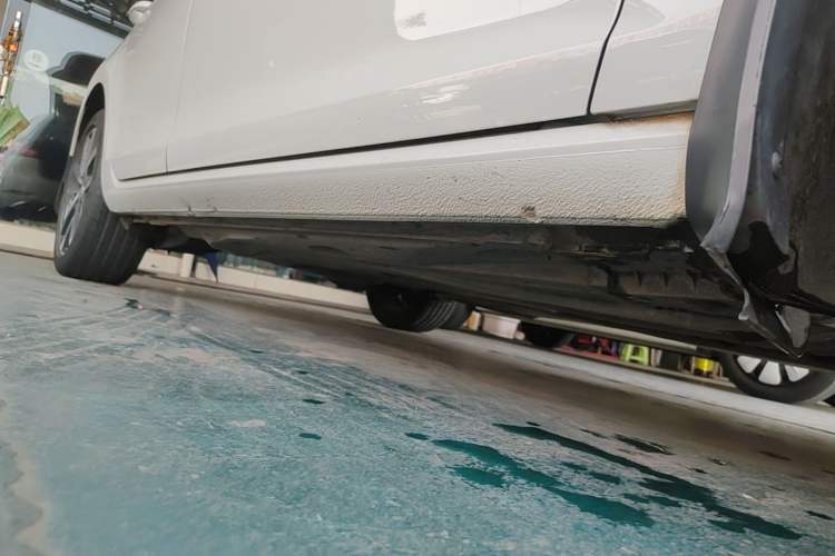 Used Volkswagen Golf 2018 230TSI Automatic Luxury Version Right Side Sill