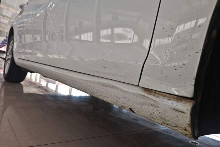 Used Volkswagen Golf 2018 230TSI Automatic Comfort Model Right Side Sill