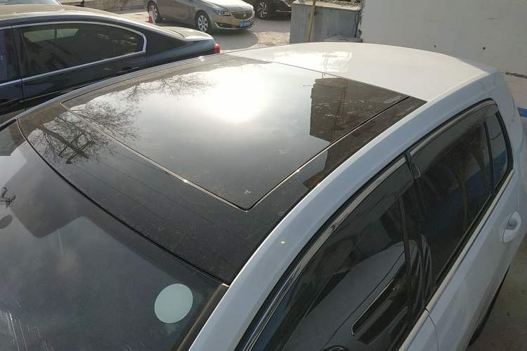 Used Volkswagen Golf 2018 230TSI Automatic Comfort Model Roof