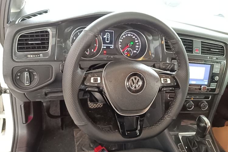 Used Volkswagen Golf 2018 230TSI Automatic Comfort Model Steering Wheel