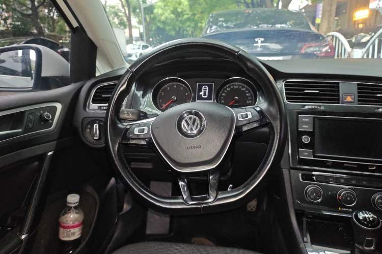 Used Volkswagen Golf 2018 230TSI Manual Comfort Version Steering Wheel