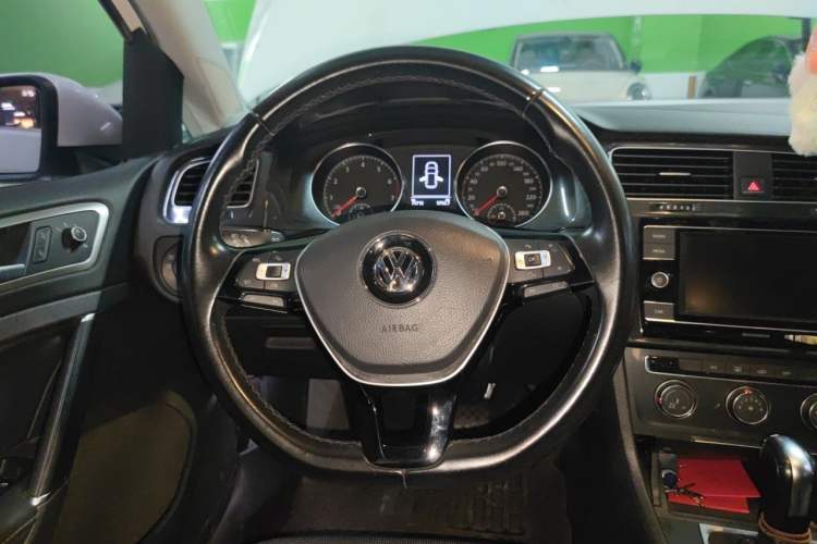 Used Volkswagen Golf 2018 1.6L Automatic Comfort Model Steering Wheel