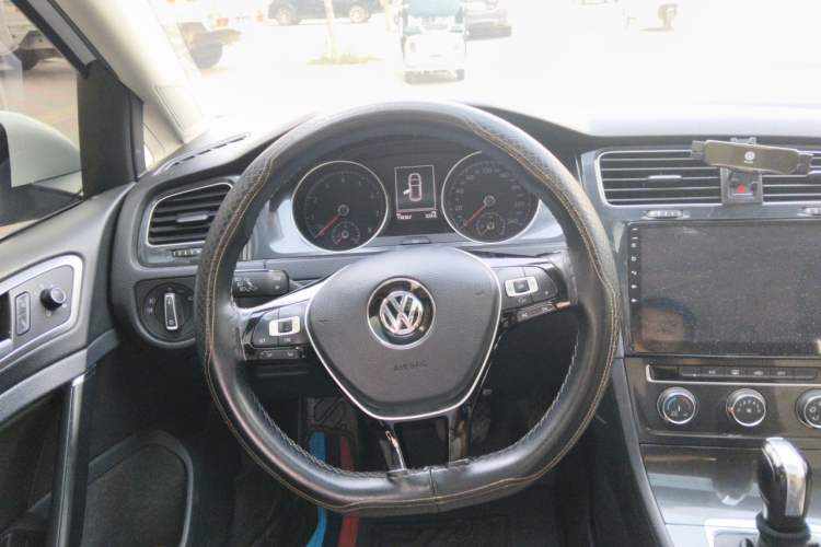 Used Volkswagen Golf 2018 1.6L Automatic Comfort Model Steering Wheel