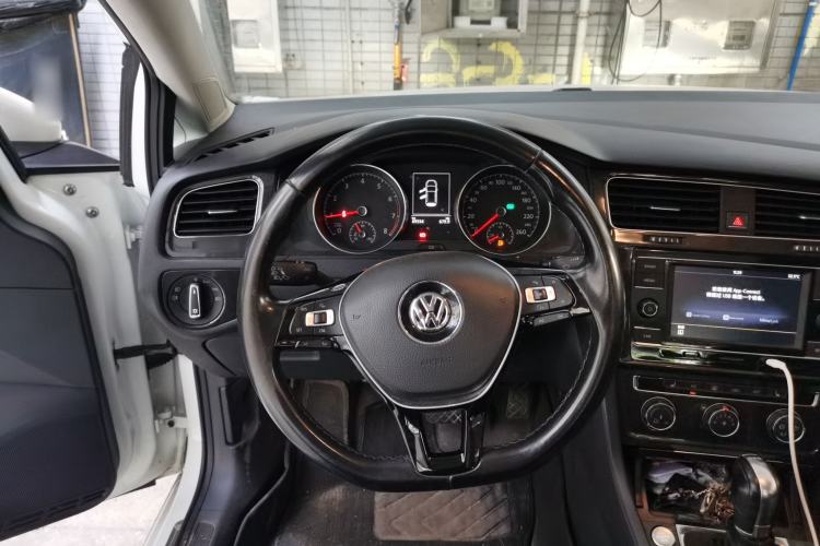 Used Volkswagen Golf 2018 230TSI Automatic Luxury Version Steering Wheel