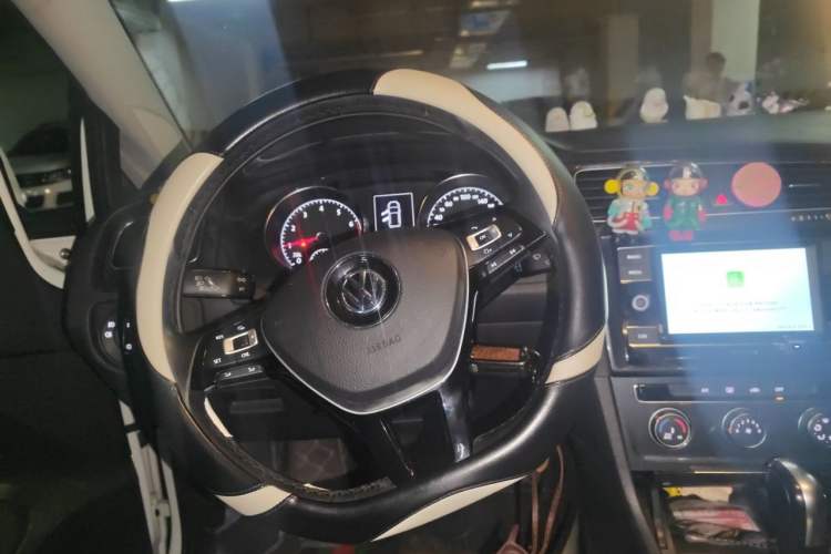 Used Volkswagen Golf 2018 1.6L Automatic Comfort Model Steering Wheel