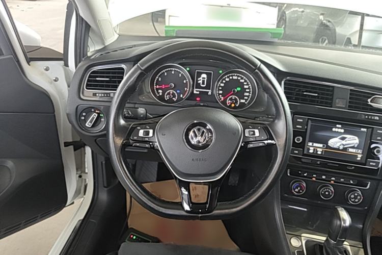 Used Volkswagen Golf 2018 230TSI Automatic Luxury Version Steering Wheel