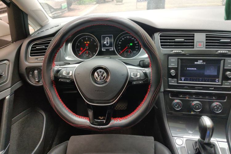 Used Volkswagen Golf 2018 230TSI Automatic Luxury Version Steering Wheel